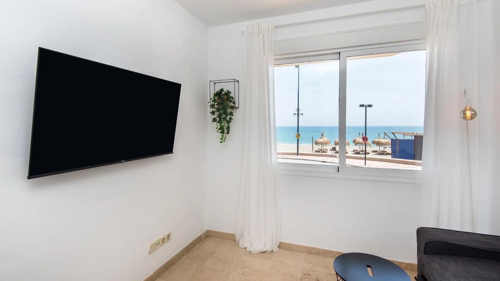 Madeinterranean Beach- Higueron Front Line Apartment فوينخيرولا إسبانيا