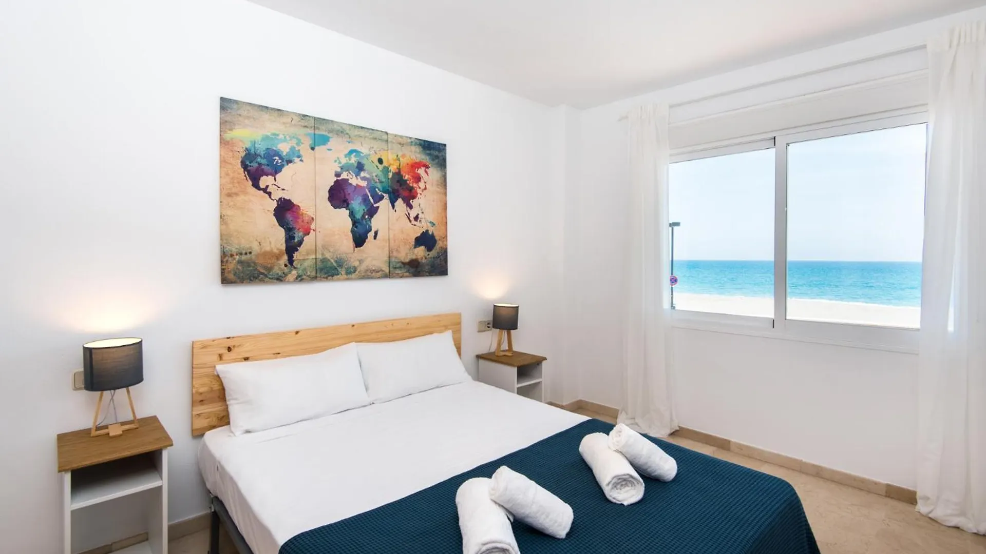 Madeinterranean Beach- Higueron Front Line Apartment فوينخيرولا