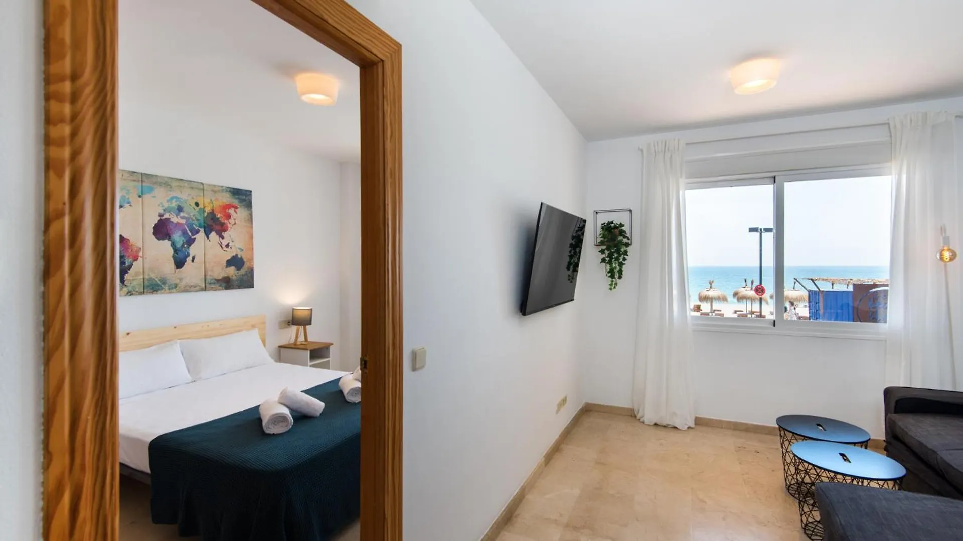Madeinterranean Beach- Higueron Front Line Apartment فوينخيرولا 0*,